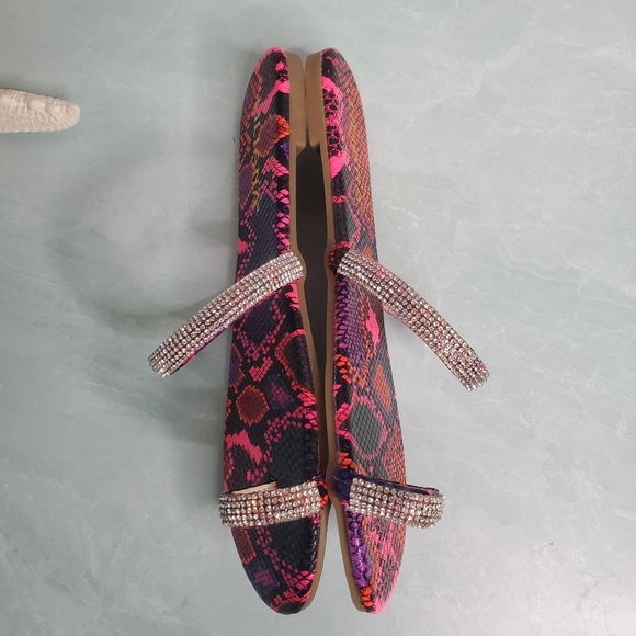 New! Pink Python Flat Toe Ring Sandal - Picture 5 of 6